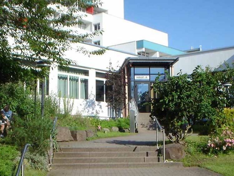 Eingang MEDICLIN Bliestal Kliniken