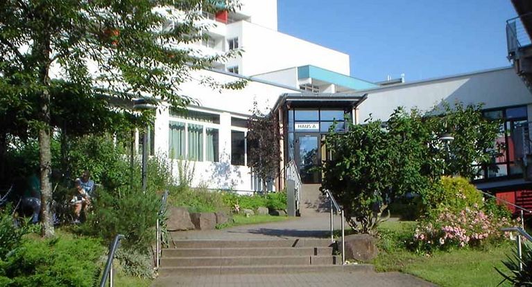 Eingang MEDICLIN Bliestal Kliniken