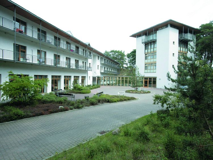 Eingang der MEDICLIN Dünenwald Klinik auf Usedom